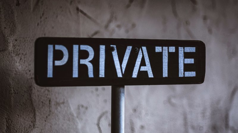 プライバシー – 従業員が新型コロナウイルスに感染したとき、どのように公表するべきか